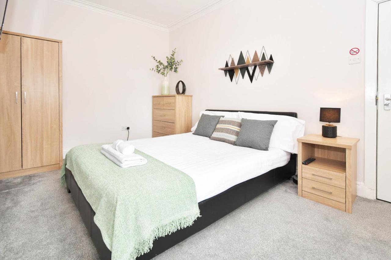 Wistaston House By Yourstays 5 Double Bedrooms And 2 Bathrooms, Great For Groups! Book Now! Crewe Luaran gambar